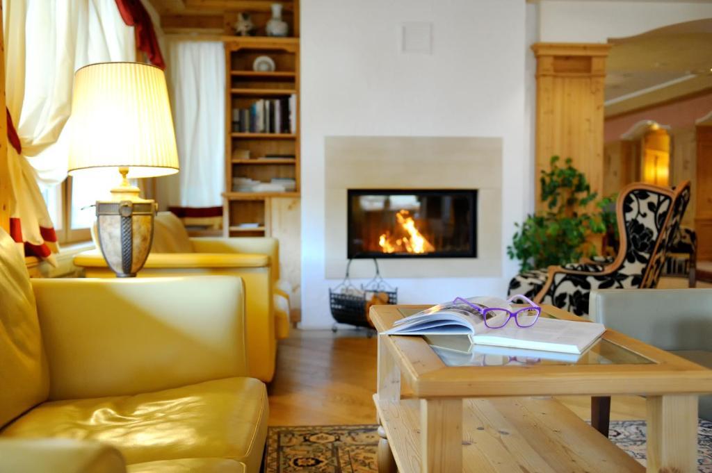 Boutique Hotel Diana 마돈나 디 캄필리오 외부 사진